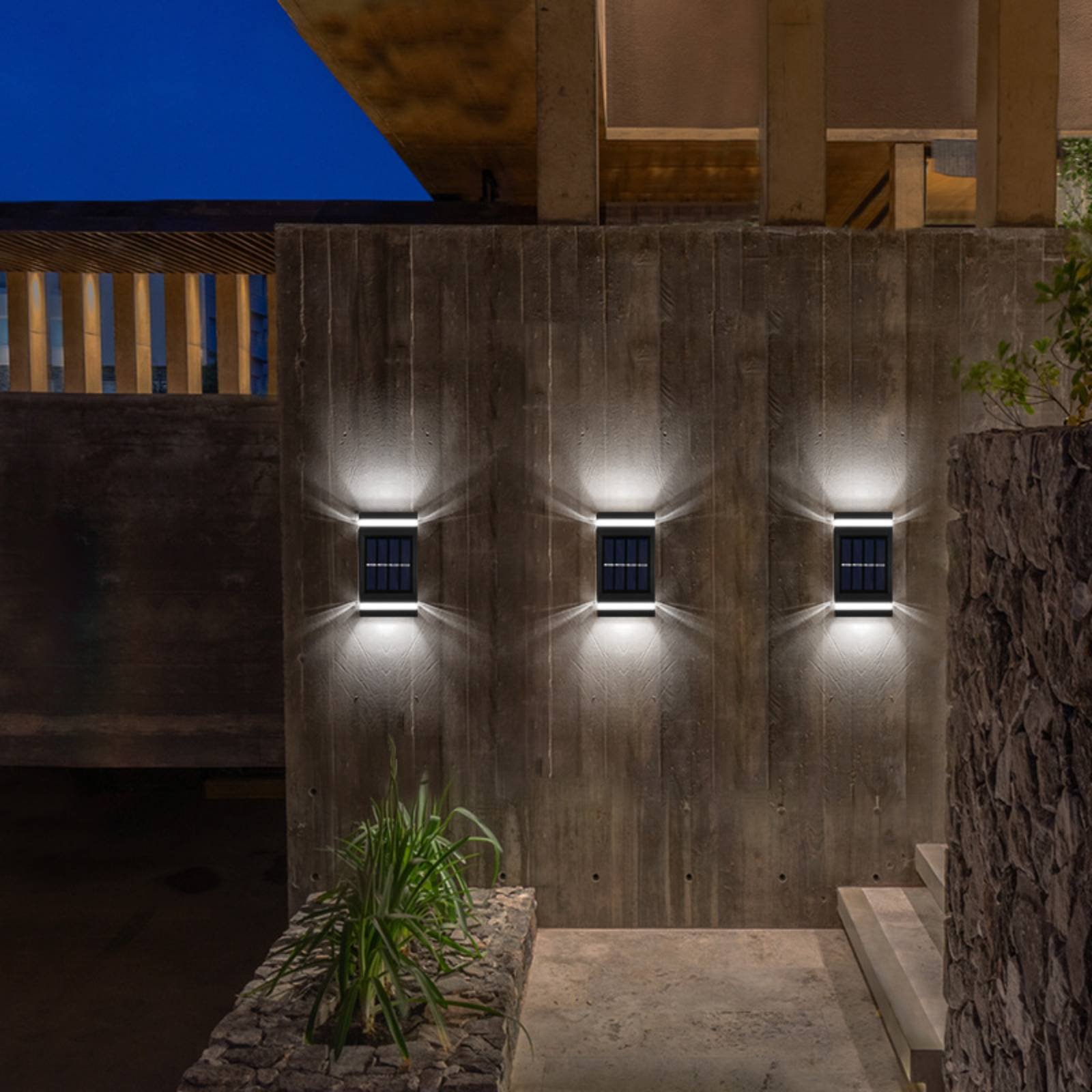 مصباح جداري يعمل بالطاقة الشمس - مراجعة Smart Garden Fence & Balcony Hanging Planter وسعره