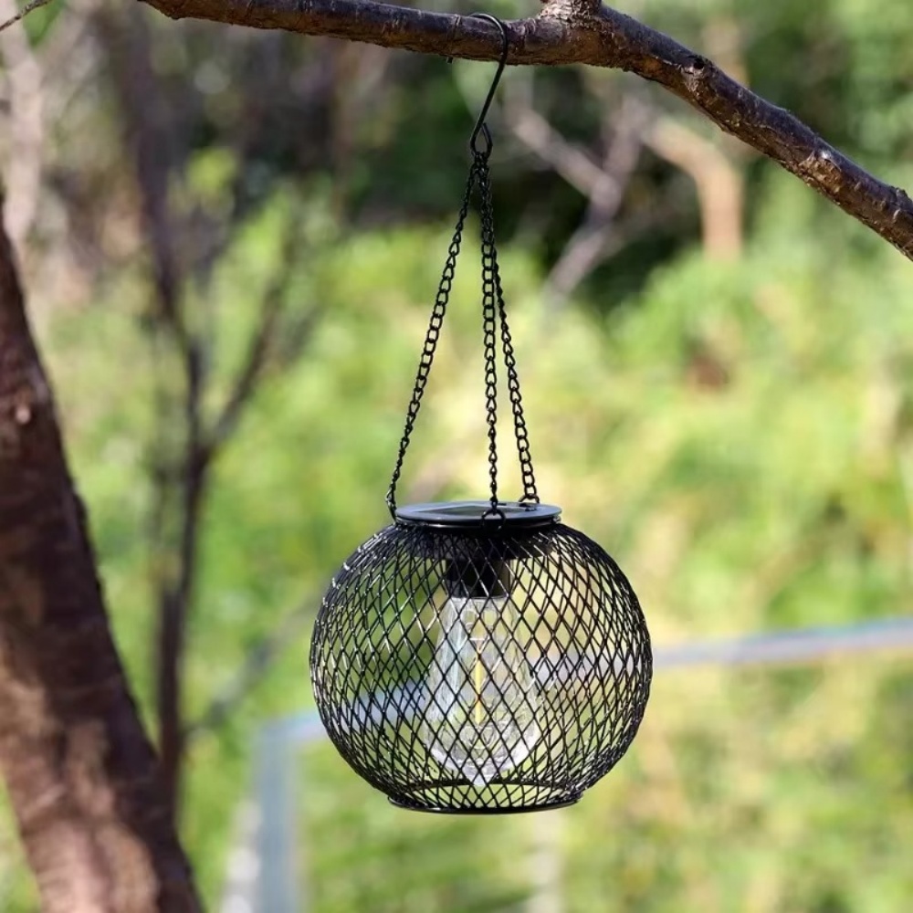 فانوس شمسي كروي الشكل من الحدي - مراجعة Smart Garden Ornaments وسعره